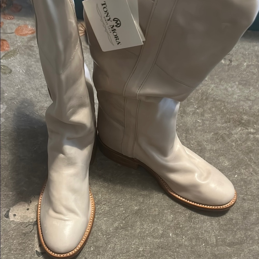 Cream of mushroom Heeled Boots for Women Hand Made Tony Mora
